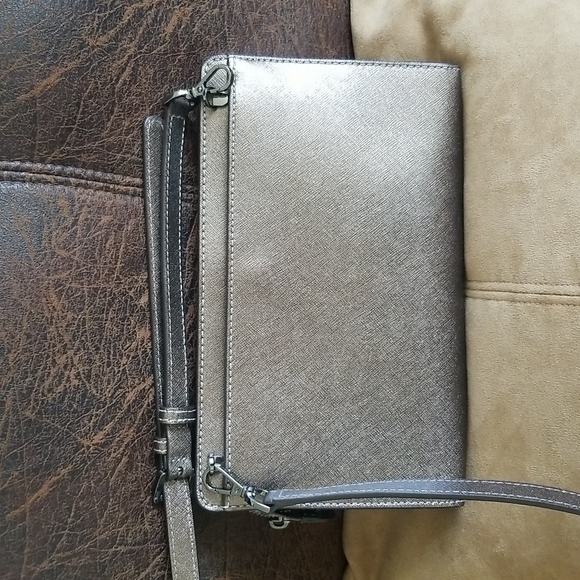 Michael Kors Jet Set Travel Large Crossbody Clutch in 'Glittery' Medium Bronze - Picture 6 of 13